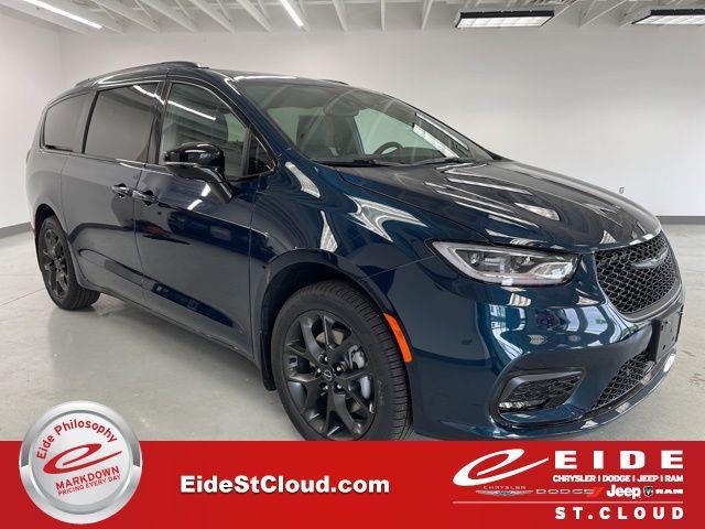 new 2025 Chrysler Pacifica car, priced at $49,963
