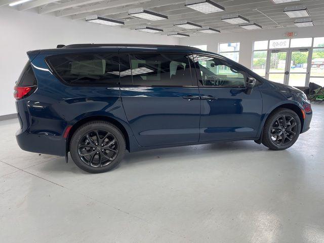 new 2025 Chrysler Pacifica car, priced at $53,554