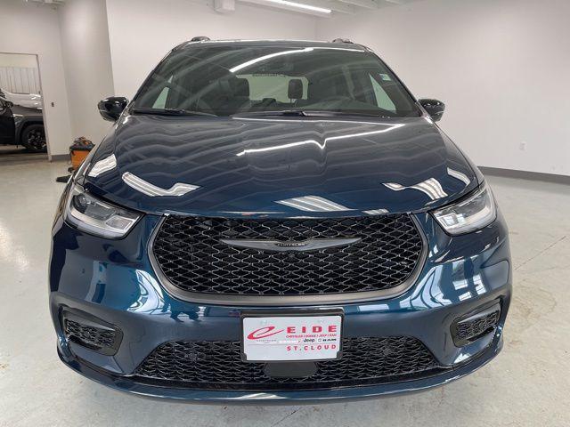 new 2025 Chrysler Pacifica car, priced at $53,554