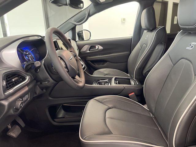 new 2025 Chrysler Pacifica car, priced at $53,554