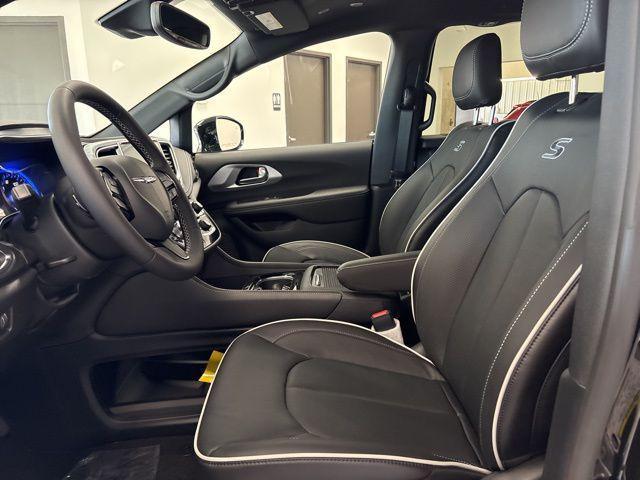 new 2026 Chrysler Pacifica car, priced at $53,453