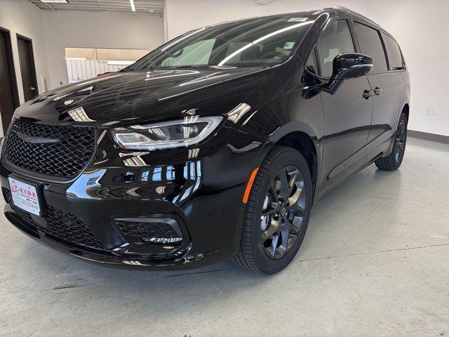 new 2026 Chrysler Pacifica car, priced at $53,453