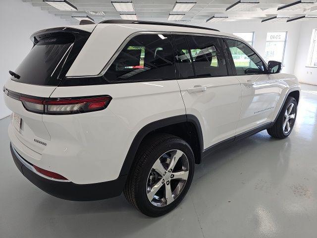 new 2024 Jeep Grand Cherokee car, priced at $41,544