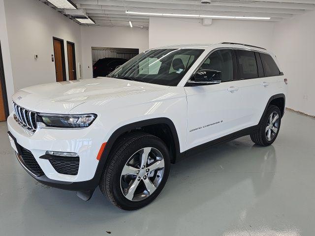 new 2024 Jeep Grand Cherokee car, priced at $41,544