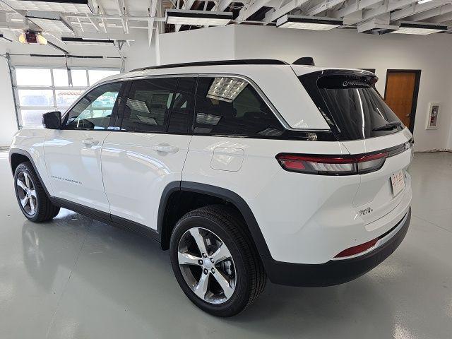 new 2024 Jeep Grand Cherokee car, priced at $41,544