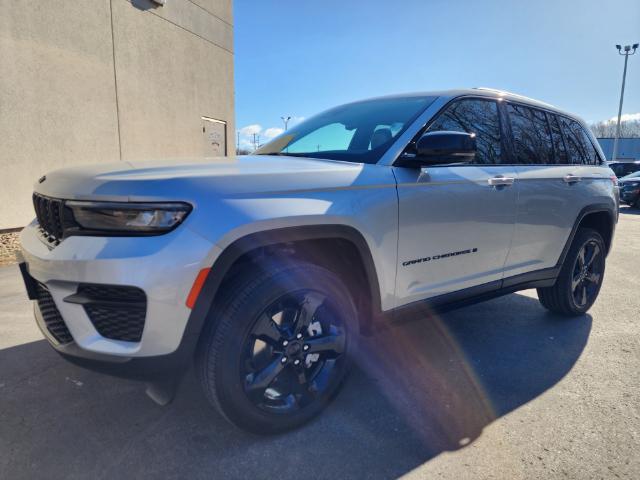 new 2024 Jeep Grand Cherokee car, priced at $45,244