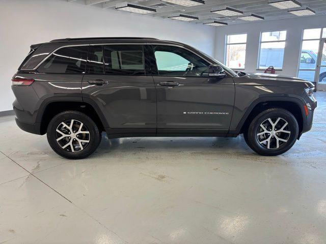 new 2025 Jeep Grand Cherokee car, priced at $42,793