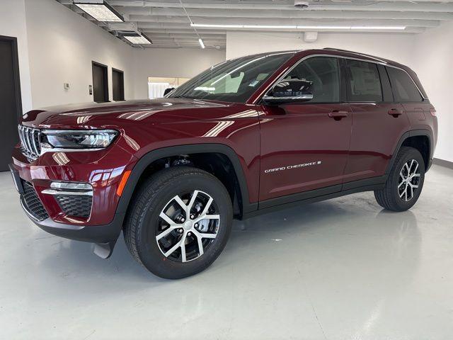 new 2025 Jeep Grand Cherokee car, priced at $44,182