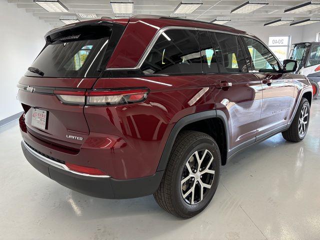 new 2025 Jeep Grand Cherokee car, priced at $44,182