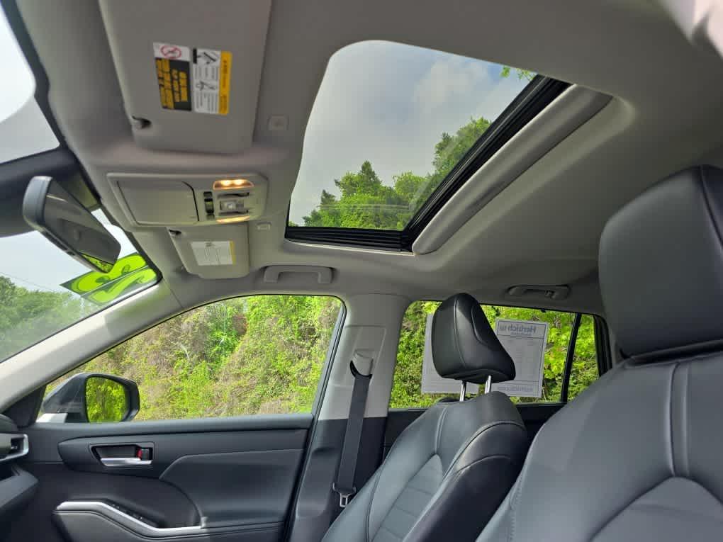 used 2023 Toyota Highlander Hybrid car, priced at $36,431