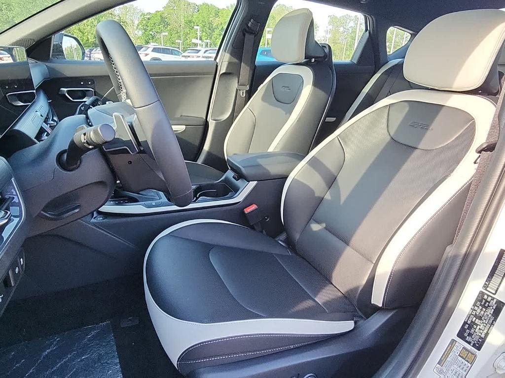 new 2025 Kia K4 car, priced at $32,015