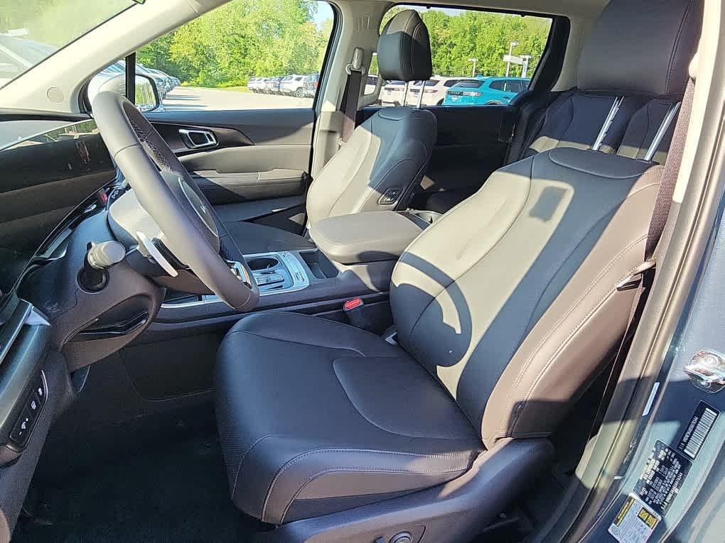 new 2025 Kia Carnival Hybrid car, priced at $51,095