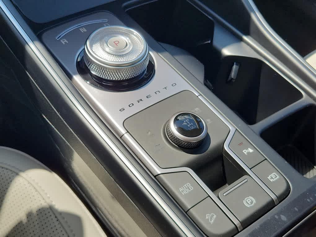 new 2025 Kia Sorento Hybrid car, priced at $43,430