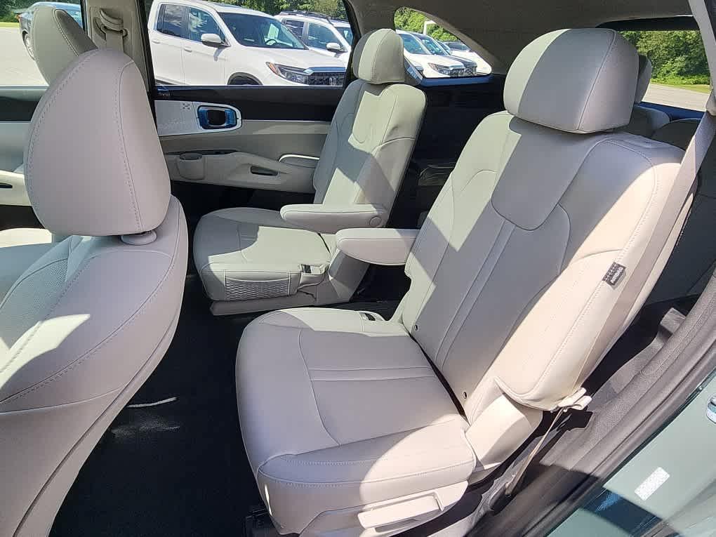 new 2025 Kia Sorento Hybrid car, priced at $43,430
