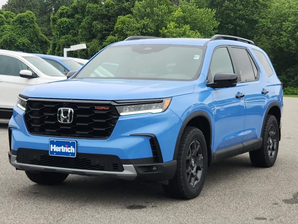 new 2025 Honda Pilot car, priced at $51,305