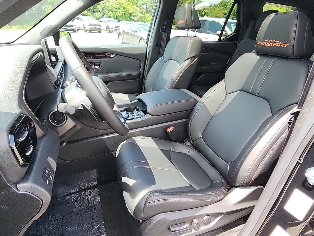 new 2025 Honda Pilot car, priced at $50,850