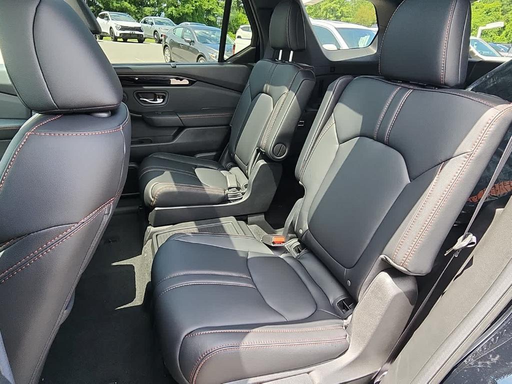 new 2025 Honda Pilot car, priced at $50,850