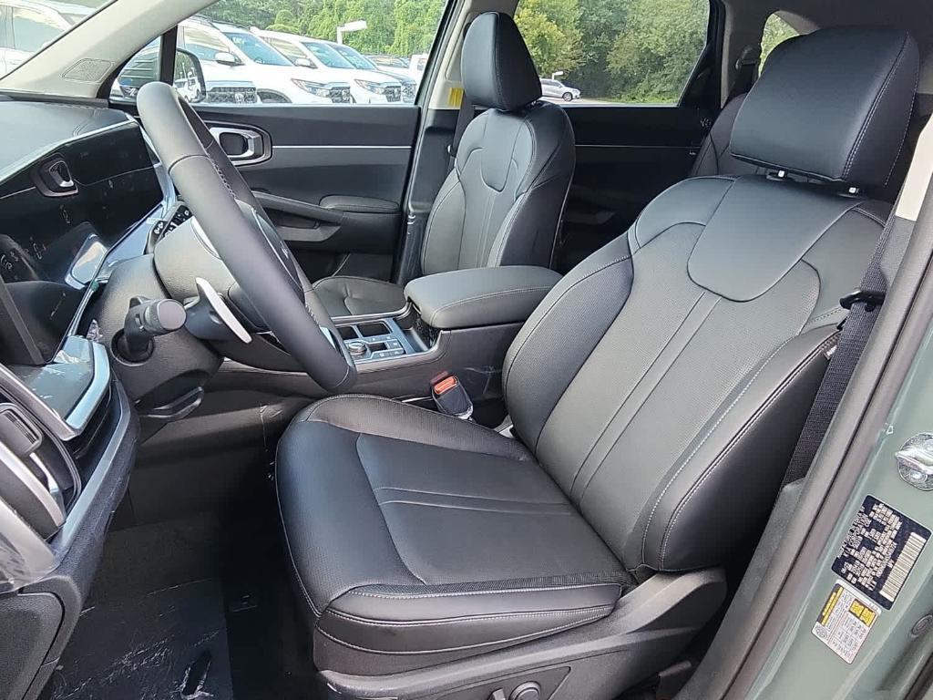new 2025 Kia Sorento Hybrid car, priced at $42,130
