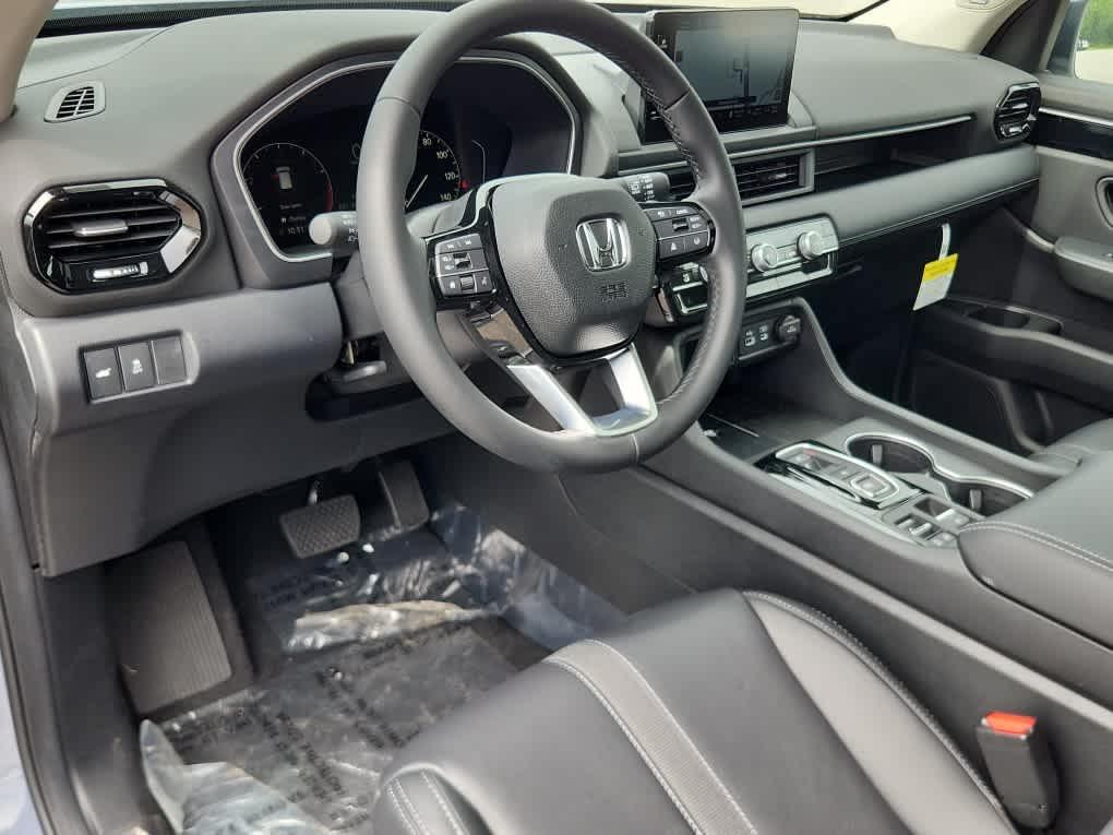 new 2025 Honda Pilot car, priced at $51,505