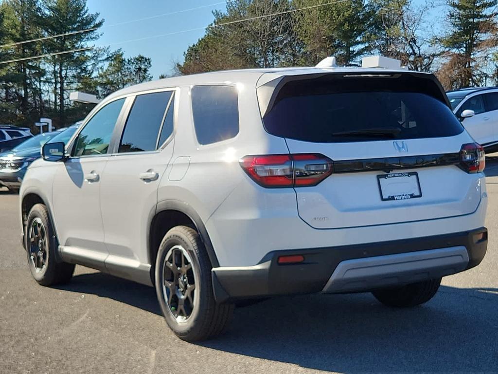 new 2025 Honda Pilot car, priced at $49,350