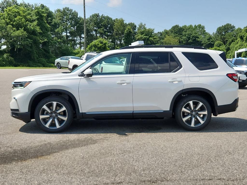 new 2025 Honda Pilot car, priced at $55,715