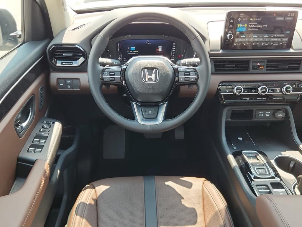 new 2025 Honda Pilot car, priced at $55,715