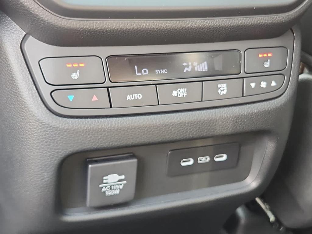 new 2025 Honda Pilot car, priced at $55,715