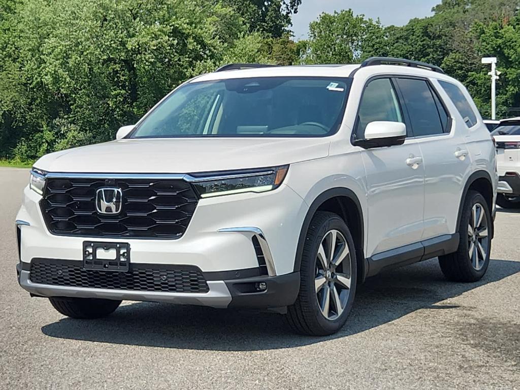 new 2025 Honda Pilot car, priced at $55,715