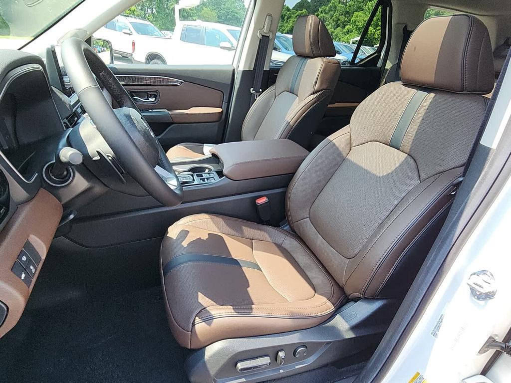 new 2025 Honda Pilot car, priced at $55,715