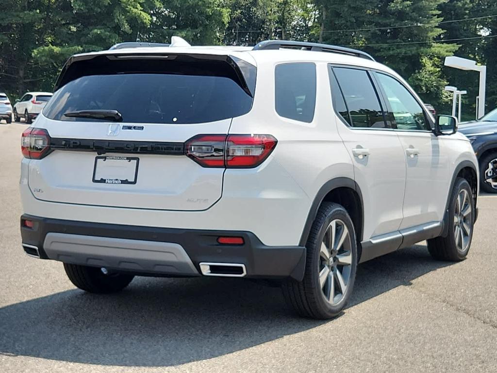 new 2025 Honda Pilot car, priced at $55,715