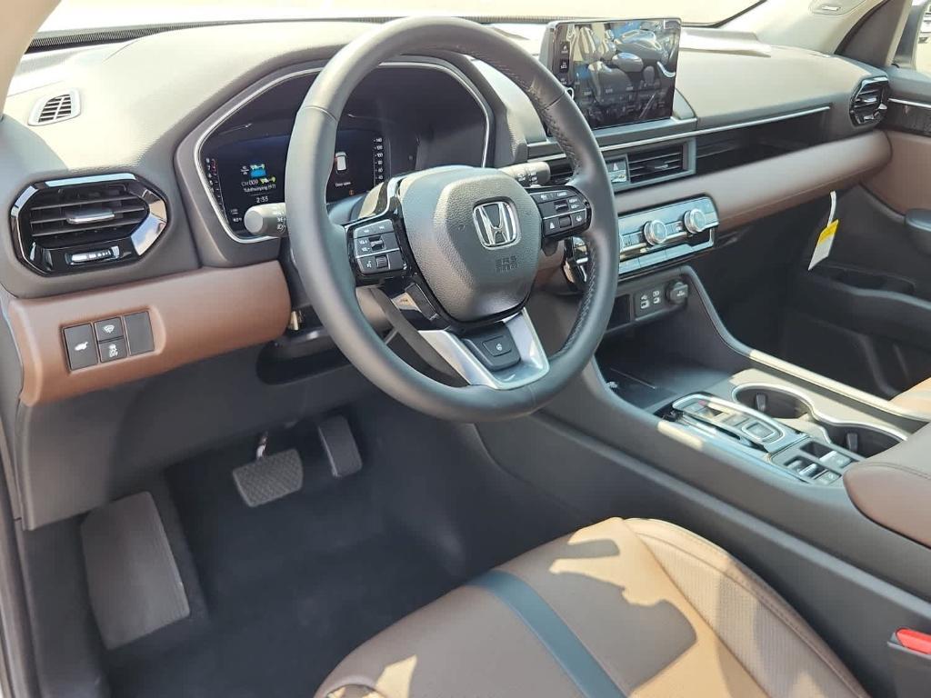 new 2025 Honda Pilot car, priced at $55,715
