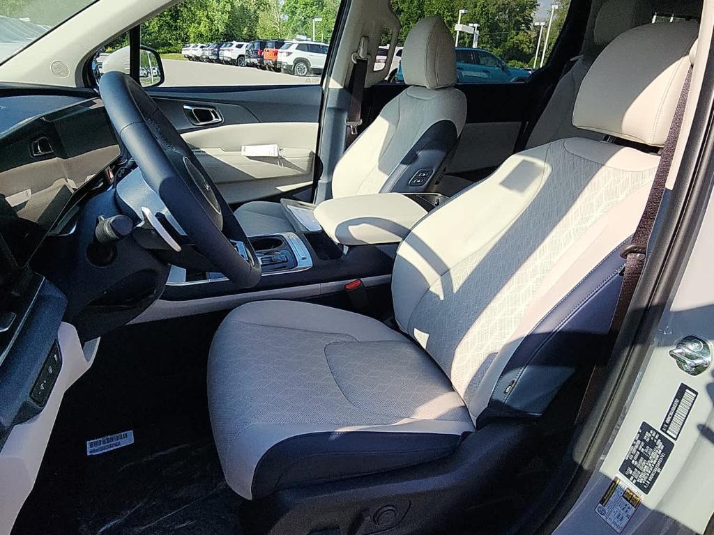new 2025 Kia Carnival Hybrid car, priced at $45,845