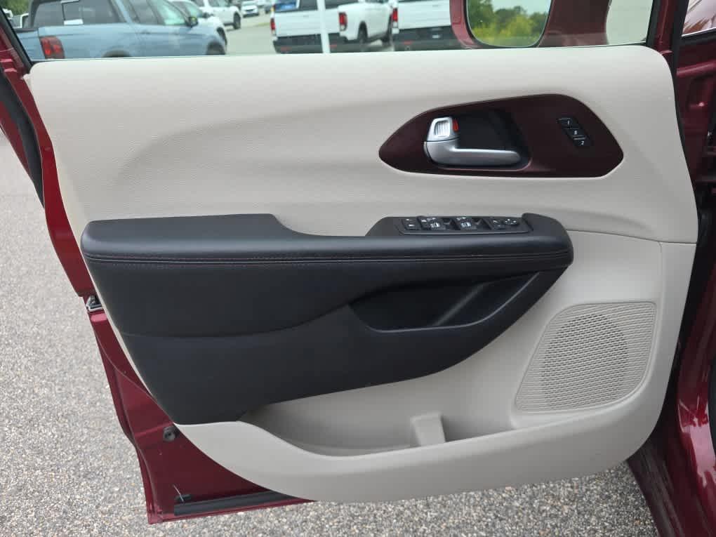 used 2019 Chrysler Pacifica car, priced at $19,498