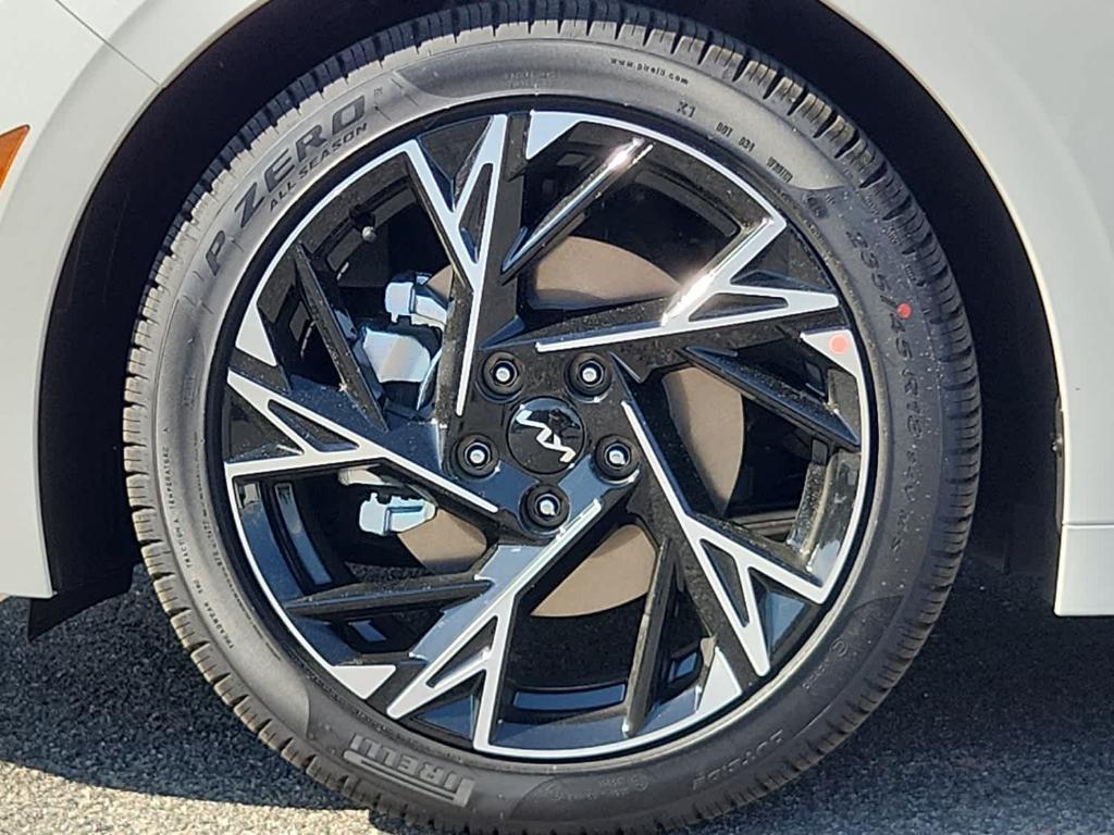 new 2025 Kia K5 car, priced at $32,155