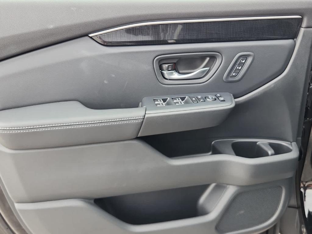 new 2025 Honda Pilot car, priced at $55,520