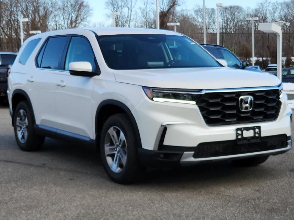 new 2025 Honda Pilot car, priced at $47,450