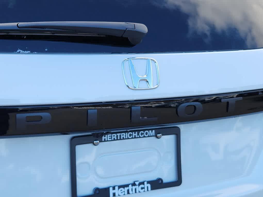 new 2025 Honda Pilot car, priced at $47,450