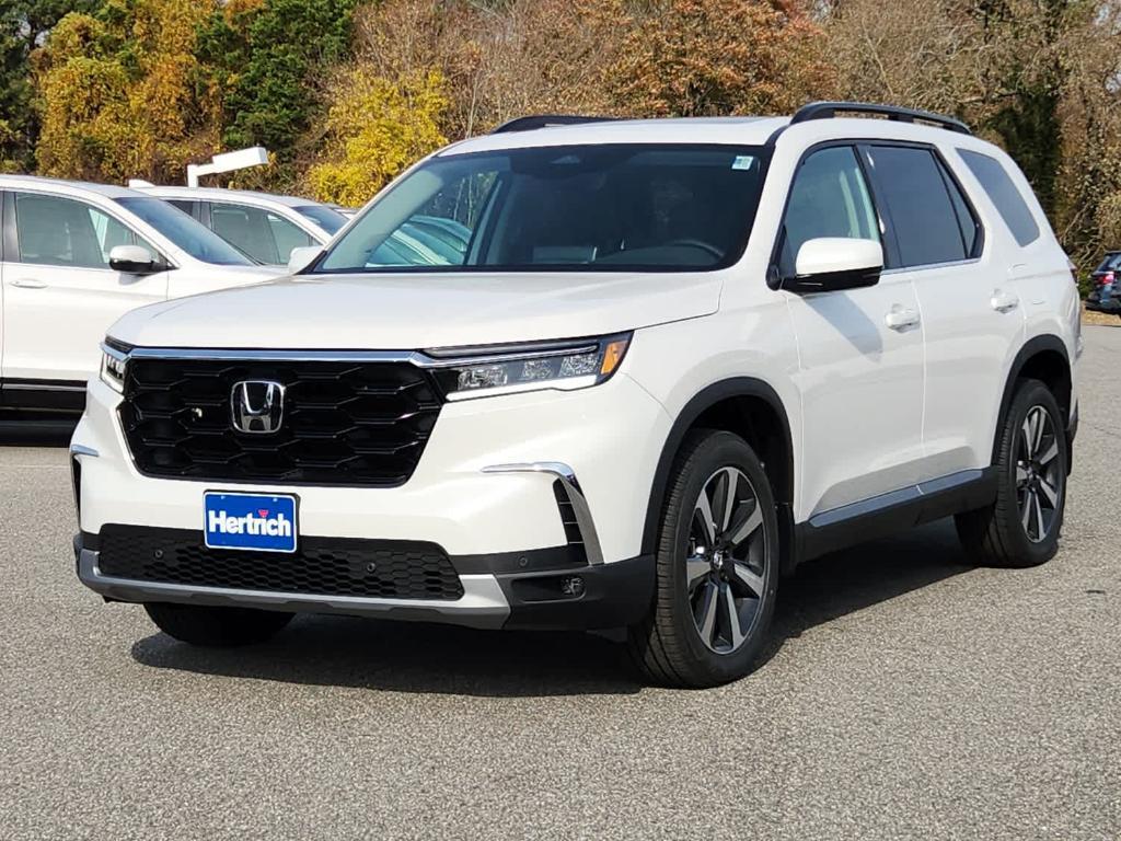 new 2025 Honda Pilot car, priced at $51,550