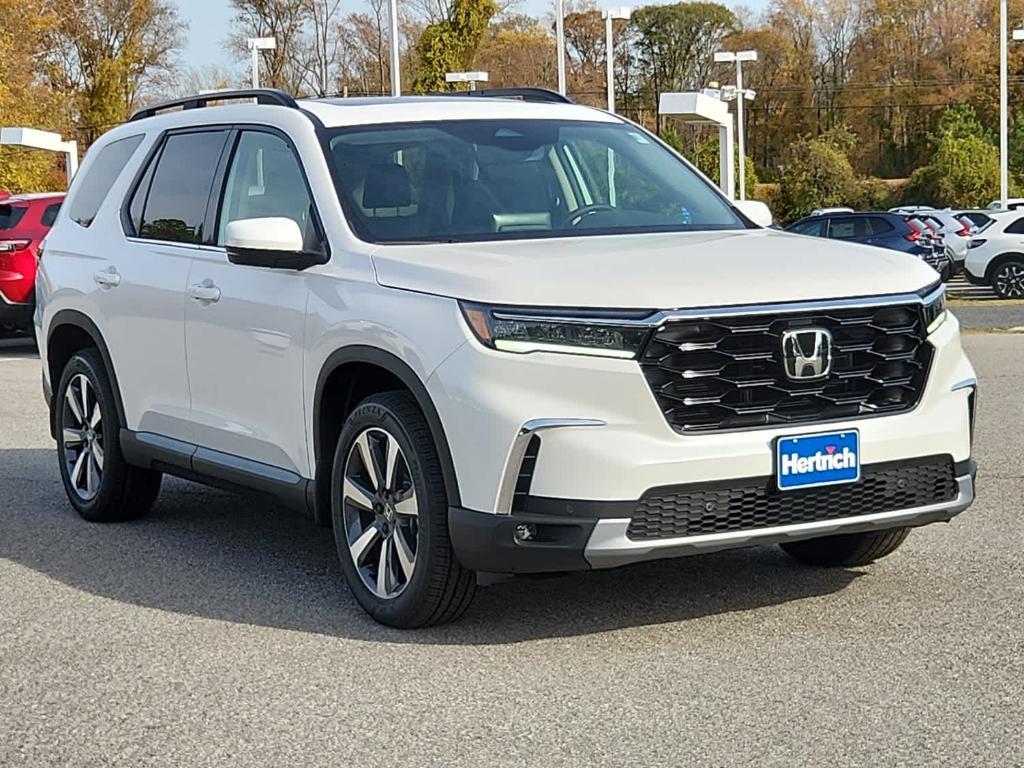 new 2025 Honda Pilot car, priced at $51,550