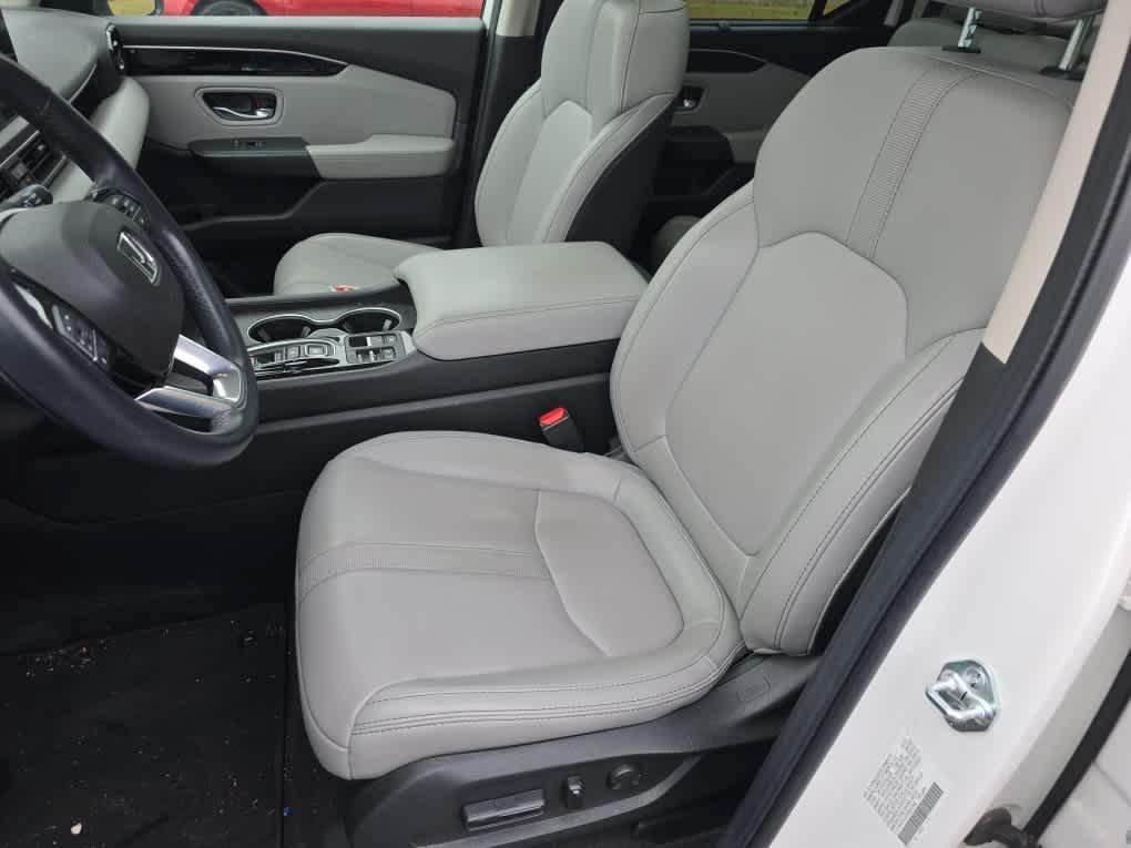 used 2023 Honda Pilot car, priced at $37,498