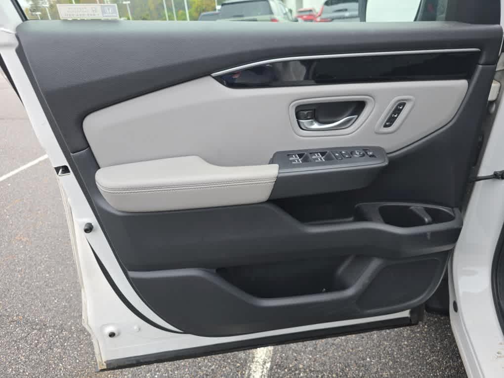 used 2023 Honda Pilot car, priced at $37,498