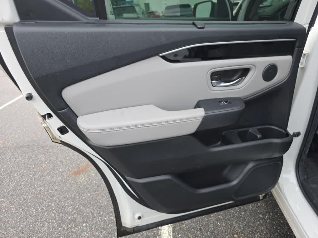 used 2023 Honda Pilot car, priced at $37,498