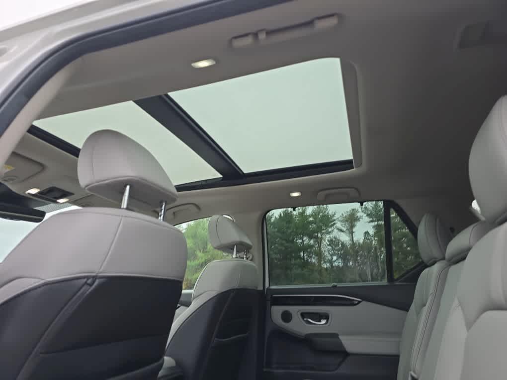 used 2023 Honda Pilot car, priced at $37,498