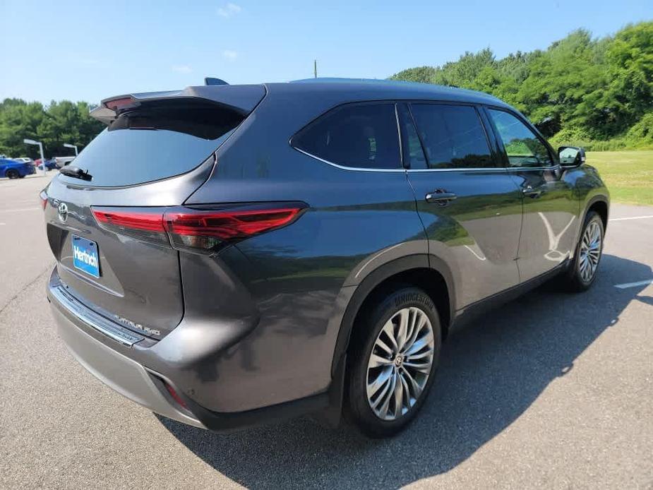 used 2021 Toyota Highlander car, priced at $40,879