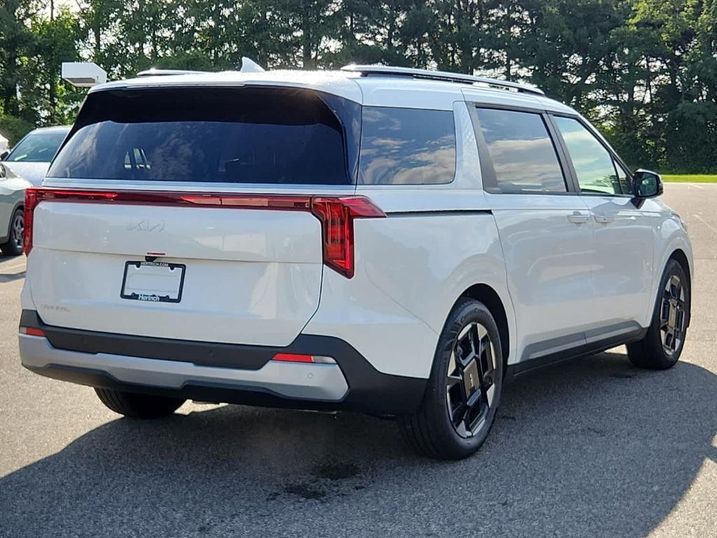 new 2025 Kia Carnival car, priced at $43,195