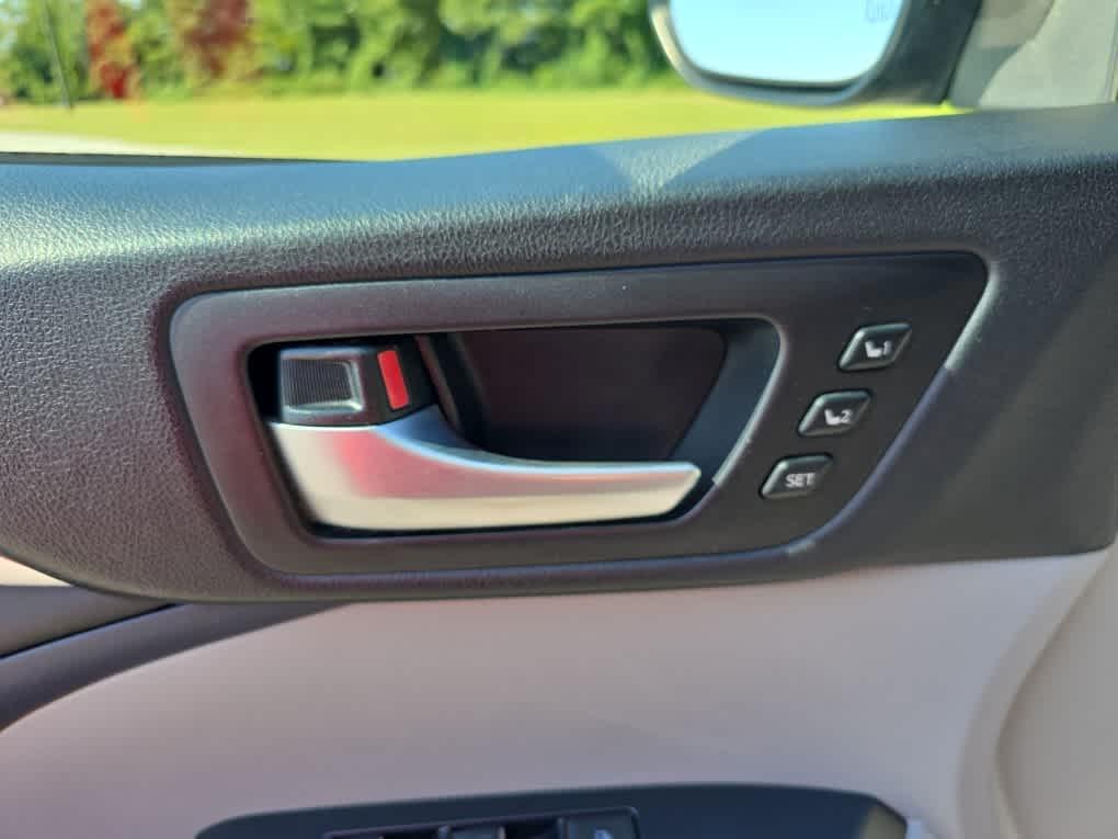 used 2018 Toyota Highlander car, priced at $16,487