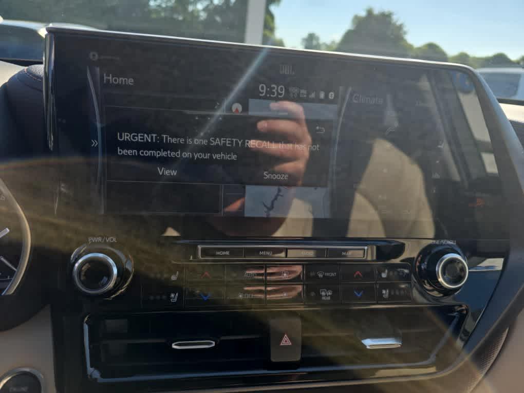 used 2021 Toyota Highlander car, priced at $31,555