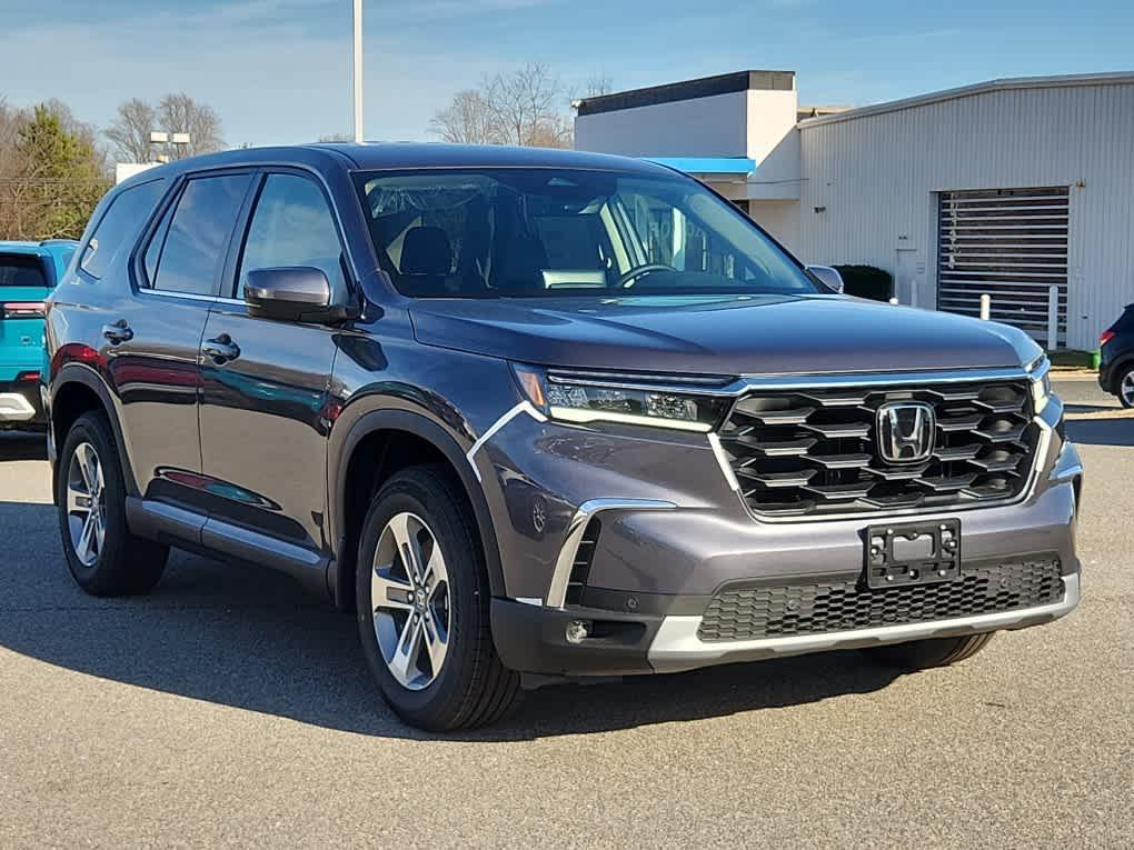 new 2025 Honda Pilot car, priced at $47,780