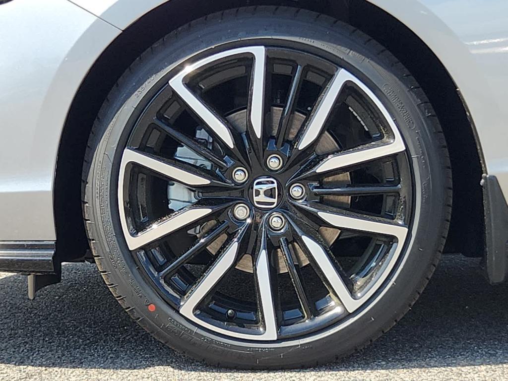 new 2025 Honda Accord Hybrid car, priced at $40,450