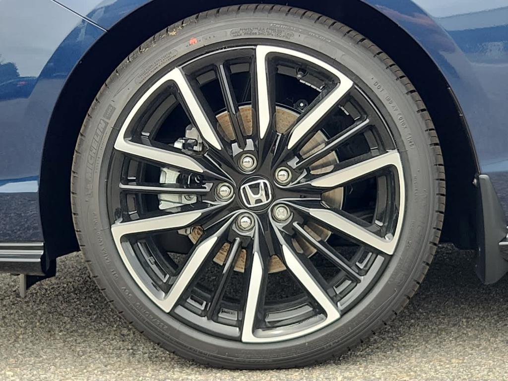 new 2025 Honda Accord Hybrid car, priced at $40,450